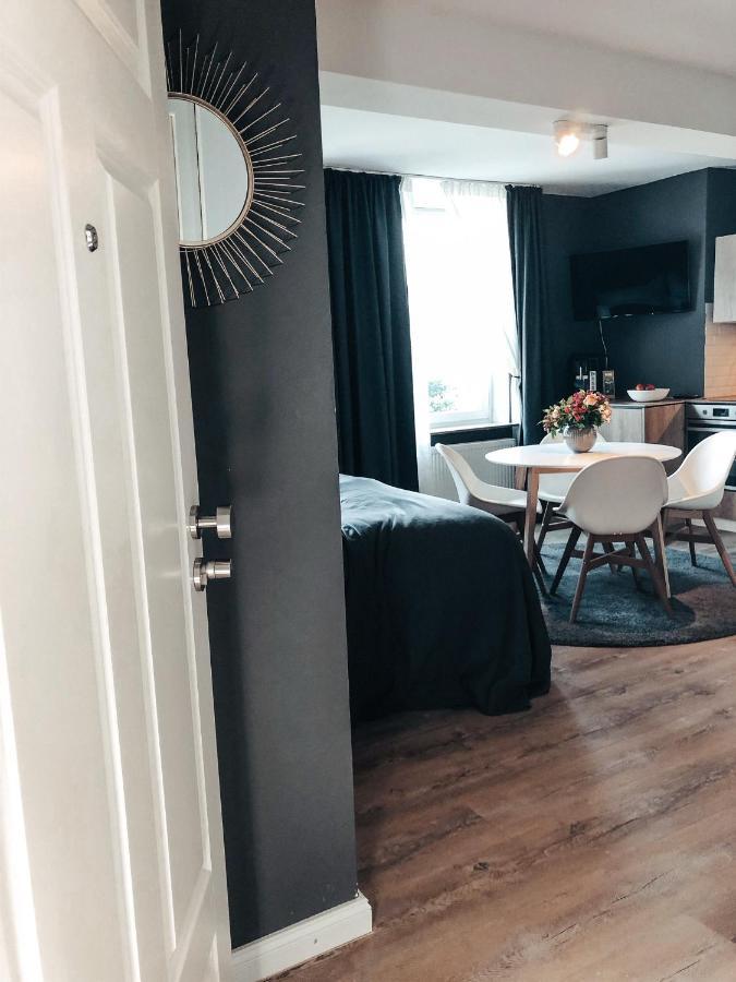 Apartment Living Boardinghouse *